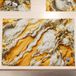 MarbLELIZED - Amerikaanse placemats, wasbaar, stoffen placemat met geel marmereffect, set van 6 (30 x 45 cm)