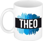 Bellatio Decorations Theo naam cadeau koffie mok - beker - met blauw verfstrepen - Cadeau collega - vaderdag - verjaardag - meester - coach - 300 ml - wit