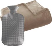 Atmosphera Fleece deken/plaid Donker Beige 130 x 180 cm en een warmwater kruik 2 liter