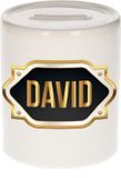 Bellatio Decorations Shoppartners Bv Spaarpot met voornaam David - wit - met goud/zwart embleem - 8 x 9 cm - keramiek - met afsluitdop - cadeau verjaardag