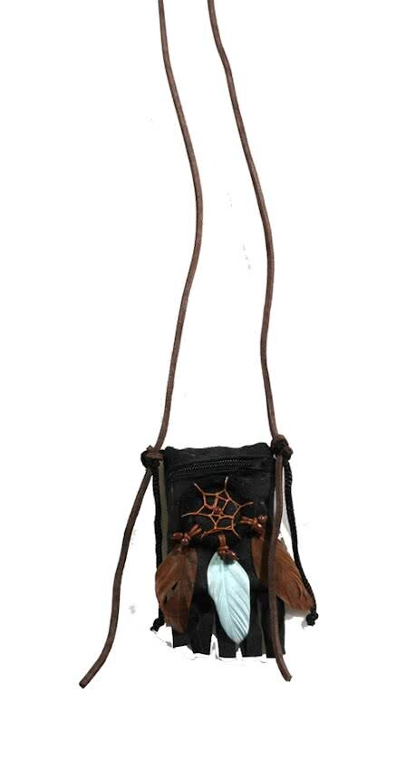 Heaven Eleven - dames ketting - Ibiza - Bohemian Lerenveter met Zwart indianentasje met veren - 82cm