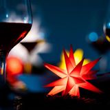 Novaliv Shenzhen Hohem Technology Co.,Ltd. Kerstster LED decoratieve ster klein 12cm ROOD met AFSTANDSBEDIENING en batterijvak voor 3 AA-batterijen 6u timer INTERIEURDECORATIE 3D-ster 18-puntige verlichte ster LED kerstster verlicht