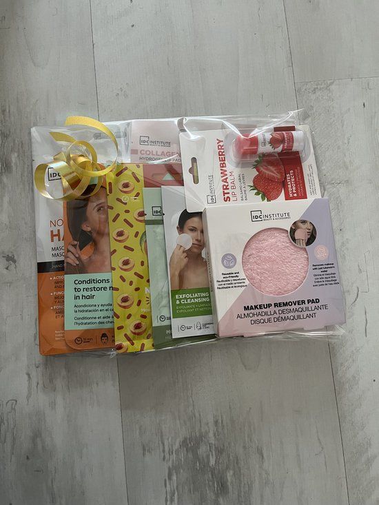 Idc Institute Gezichtsverzorging & Haarverzorging Set - 8-delige Skincare Giftset - Gezichtsmasker, Keratine Haarmasker, Oogpads, Lippenmasker & Lippenbalsem - Hydraterend & Voedend - Verzorgingsset voor Vrouwen - Beauty Giftset