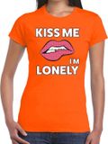Bellatio Decorations Shoppartners Bv Kiss me i'm lonely t-shirt oranje dames L