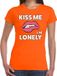 Bellatio Decorations Shoppartners Bv Kiss me i'm lonely t-shirt oranje dames L