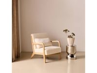 sweeek - Scadinavische fauteuil van naturelkleurig hout en bouclé - lorens