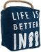 Pavilion Gift company Open deurdecoratie - Life Is Better in Flip Flops Stranddecoratie Marineblauwe deurstopper met handvat