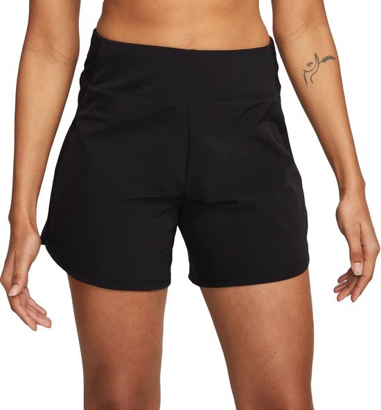 Nike bliss dri-fit short in de kleur zwart.