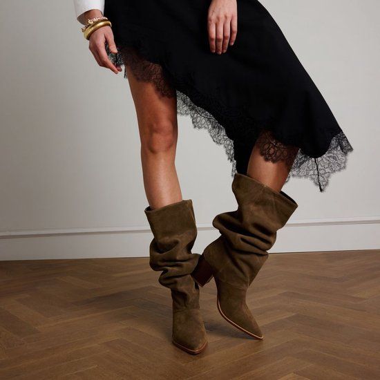 Manfield Taupe Suède Hoge Laarzen met Hak en Brede Schacht - Maat 42