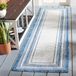 Safavieh Hedendaags tapijt voor woonkamer, eetkamer, slaapkamer - Courtyard Collection, korte pool, ivoor en marineblauw, 69 x 201 cm