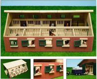 Kids Globe Paardenstal Hout Met 9 Paardenboxen 1:32 - Rood