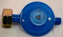 Régulateur de pression avec raccord de bouteille fileté externe 1/4 gauche. Pression de service 50 mbar. Bleu