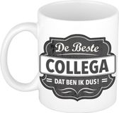 Bellatio Decorations De beste collega dat ben ik dus - cadeau koffiemok - beker - wit met grijs embleem - 300 ml - keramiek - afscheid