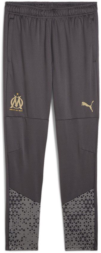 PUMA OM2023/24 Trainingsbroek Heren M Donkere Steenkool/Zandduin Polyester