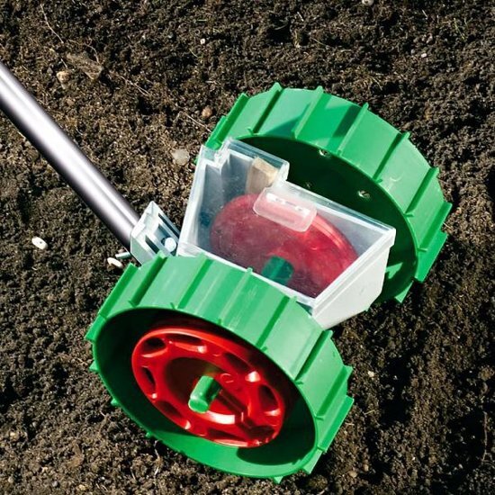 Ta Zaairol met stok - SuperSeeder Zaairol 'SuperSeeder' met steel als ingenieuze hulp in de moestuin