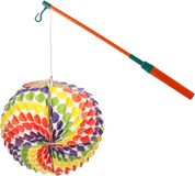 Merkloos Lampionstokje 40 cm - met lampion - regenboog stippen - D25 cm - Sint Maarten