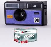 Kodak DA00259 - Pack i60 Camera + 1 Film 100 ISO with 36 Exposures, 31mm Optical Lens, Suitable for ISO 200/400/800 Films, for 35mm Color Film - Blue