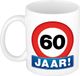 Bellatio Decorations Shoppartners Bv Verjaardag koffiemok - drink beker - thema 60 jaar - leeftijd verkeersbord - 300 ml - keramiek - wit - cadeau - feestartikelen