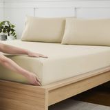 Kingsize hoeslaken met volledig elastiek en hoeklakriemen - geborsteld microvezel, beige/crème