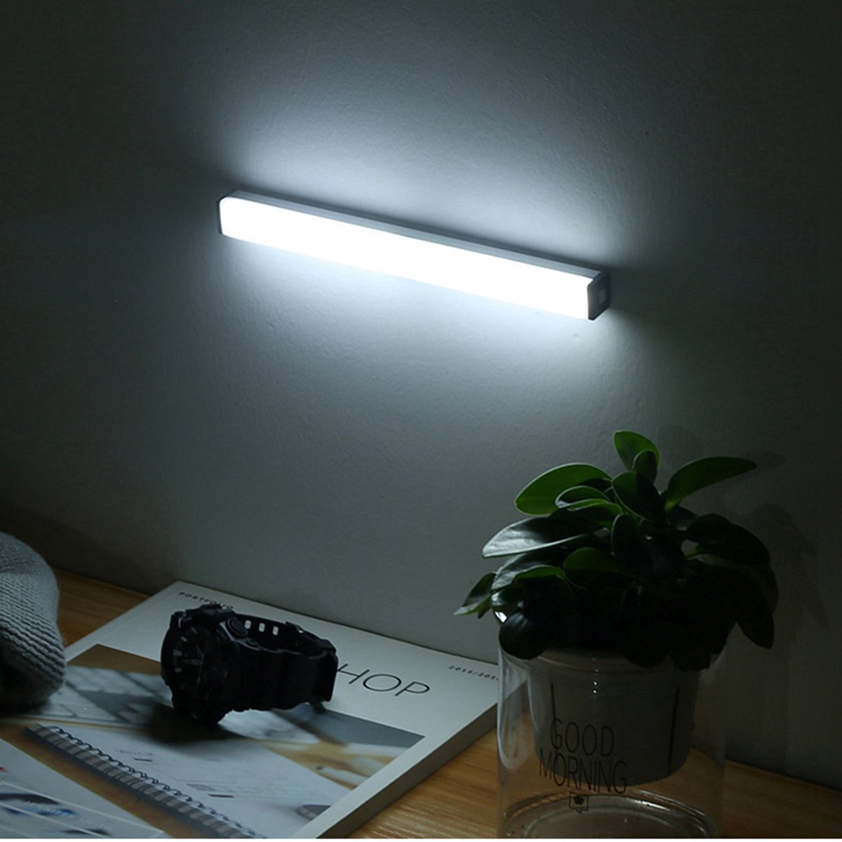 Elumia LED lamp met bewegingssensor 21CM - Wit licht - Oplaadbaar lampje - Kastlamp - Keukenlamp - Nachtlampje - Nachtlampje kinderen - Garagelamp - Campinglamp - Draadloze lamp - Keukenverlichting onderbouw led - Bedlamp - Zaklamp led oplaadbaar