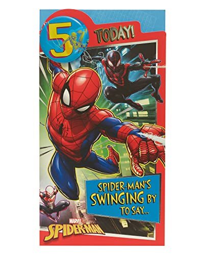 UK Greetings 5e verjaardagskaart voor jongens - Spider Man Verjaardagskaart - Marvel Verjaardagskaart - Leeftijd 5 Verjaardagskaart - Inclusief badge