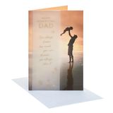 UK Greetings Vaderdagkaart voor papa | kaart voor vader, opa, echtgenoot | hem, jongens, mannen | papa en zoon afbeeldingsontwerp | met envelop | 14,9 x 22,9 cm