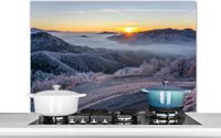 KitchenYeah Spatscherm keuken 100x65 cm - Kookplaat achterwand Winter - Bergen - Zon - Avond - Muurbeschermer - Hoogwaardig aluminium