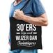 Bellatio Decorations Cadeau tas verjaardag 30 jaar - 30ers zijn veel wijzer dan twintigers - zwart - katoen - heren - kado tasje / shopper