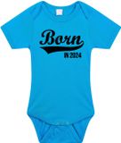 Shoppartners Bv Born in 2024 body bleu garçon - Cadeau de naissance/ annonce de grossesse - Cadeau né en 2024 92