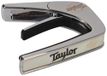 Taylor by THALIA kapodaster met chromen afwerking, wit parelmoer met zwart Taylor-logo