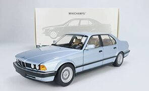 MINICHAMPS 100023008 - B-M-W 730I E32 Light Blue Metallic 1986 - schaal 1/18 - verzamelstuk miniatuur