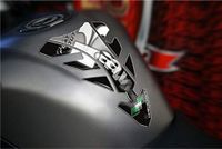 Puig 5630P Future tanksticker en tankbescherming, exclusief design, weerbestendig, ideaal voor personalisatie, zilver