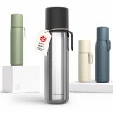 LARS NYSØM Roestvrijstalen Thermosfles - Dubbelwandige Geïsoleerde Drinkfles met Beker en Draagriem, Lekvrije Metalen Fles voor Reizen, Kantoor & Buitenactiviteiten (Stainless Steel, 750ml)