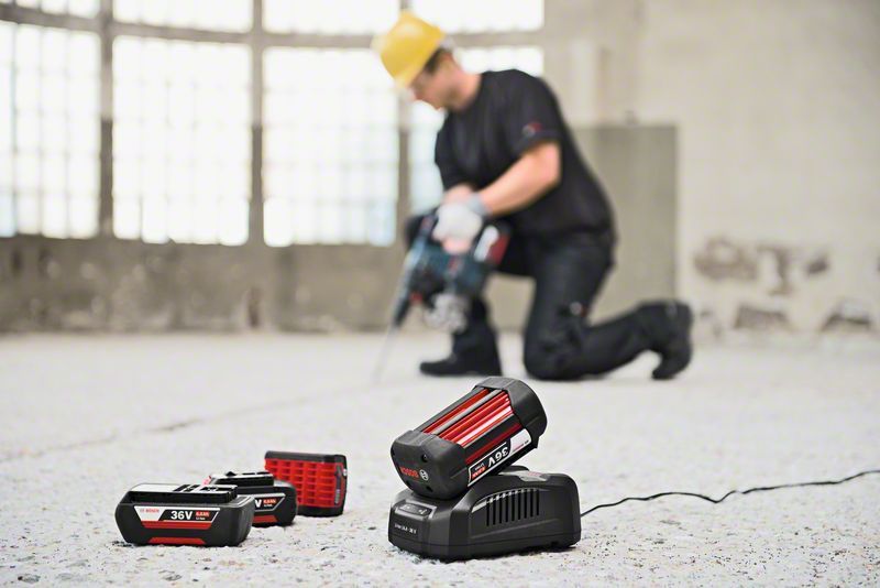 Bosch Starterset 2 x GBA 36V 6.0 Ah + GAL 3680 CV Professional