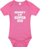 Bellatio Decorations Mommy super hero cadeau romper roze voor babys / meisjes - Moederdag / mama kado / geboorte / kraamcadeau - cadeau voor aanstaande moeder 92