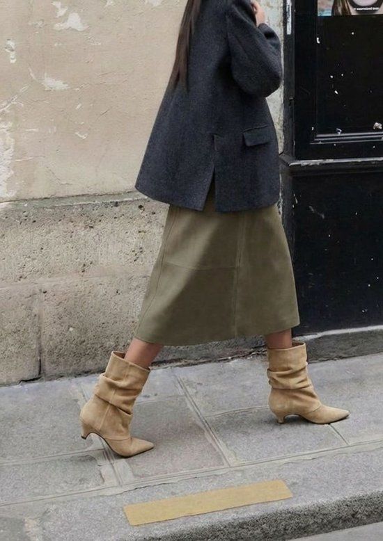Sacha Dames Beige Suède Enkellaarsjes met Hak - Maat 37