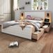 SINGULARITY Tweepersoonsbed van hout 160x200cm met 2 lades, hoofdeinde met leeslamp en USB-aansluiting, 2 nachtkastjes, eiken/wit inclusief matras