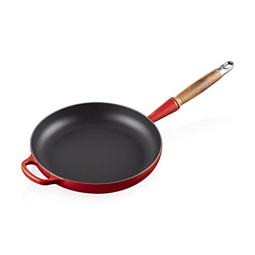 Le Creuset Signature gietijzeren koekenpan met houten handvat 26 cm Cerise