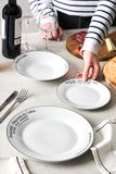 Delys 545958 porseleinen tafelservies, 18-delig, voor 6 personen, platte borden, diepe borden, dessertborden, Brasserie decor uit het midden
