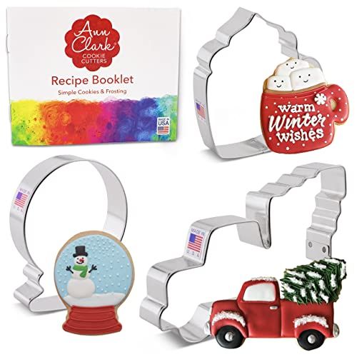 Ann Clark Cookie Cutters 3-delige winterpretset met receptenboekje, sneeuwbol, vrachtwagen met boom en koffiemok door meeldoos bakkerij