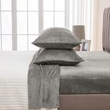 Great Bay Home Extra zacht fluwelen pluche queensize micro-fleece lakenset | Deluxe micropluche pluisvrije lakens, diepe zak | Weelderige Sherpa Velvet Luxe-collectie (Queen, grijs)