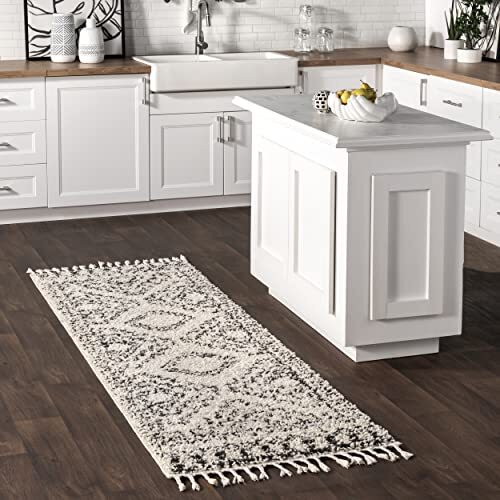 nuLOOM Vasiliki Moroccan Shaggy met Tassels Runner Rug, 76 cm x 305 cm, off-white