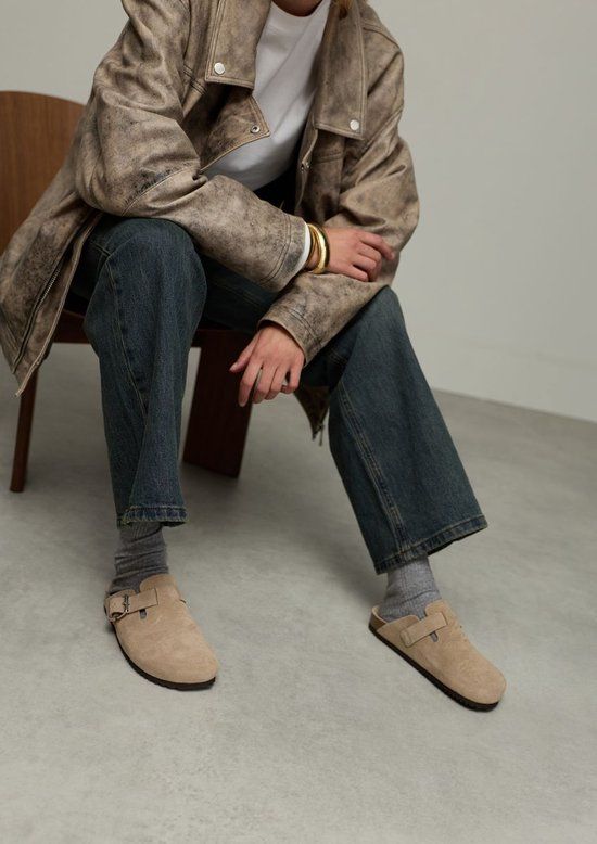Sacha Dames Taupe Suède Clogs met Gesp - Maat 40