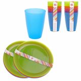 Merkloos / Sans marque Servies Set - 12x gekleurde borden - 12x gekleurde bekers - kunststof - gekleurd kinder servies - outdoor camping/picknick borden