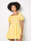 APRICOT APRIT GmbH Mini-jurkje met bloemenbroderie Geel Polyester Korte mouw Vierkante hals Pofmouw Gebloemd Casual Lente/Zomer M