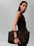 Calvin Klein Emblem Pebb Shopper Zwart