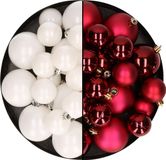 Decoris Kaemingk B.V. Kerstversiering kunststof kerstballen kleuren mix winter wit/donkerrood 6-8-10 cm pakket van 44x stuks