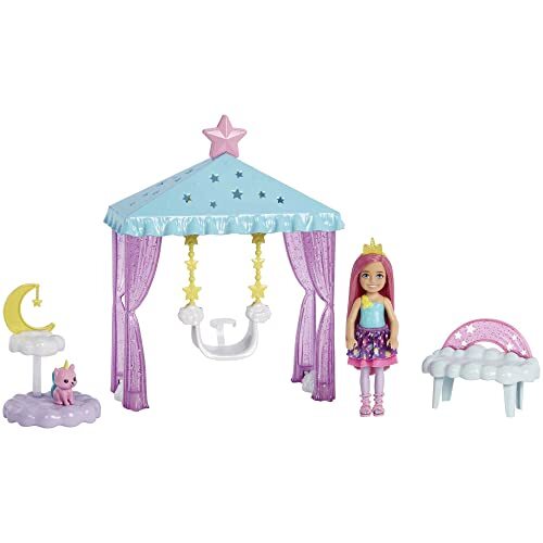 Barbie Chelsea Pop met Verzorgingsspeelset | fantasieset met kitten | Speelgoed en cadeaus voor kinderen | Accessoires met thema's eenhoorn, wolken en sterren HLC27