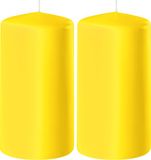 Enlightening Candles 2x Gele cilinderkaarsen/stompkaarsen 6 x 15 cm 58 branduren - Geurloze kaarsen geel