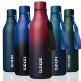 BJPKPK 750 ml Geïsoleerde Waterfles | BPA-vrij, Lekdicht, 3 Deksels, Met Riemaal | Herbruikbare Fitnessfles voor Sport, Reizen En School, Charmant Zwart Rood